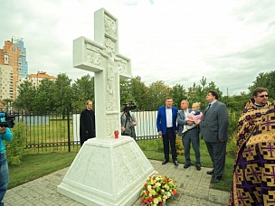 Intending Cross installed near the Temple of the Holy Great Martyr George the Victorious in Kupchino